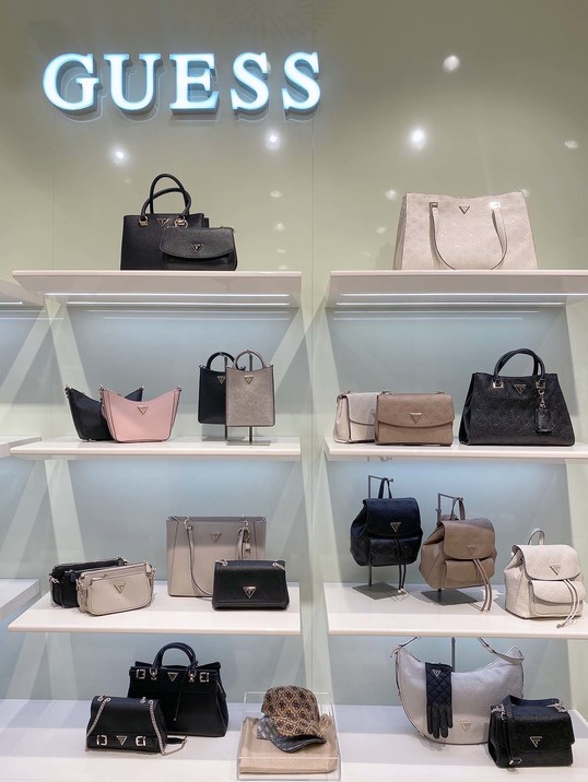 PAL_Guess_rekonstrukce_znovuotevrena_prodejna_interier_3_mala