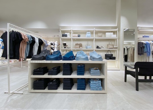 Calvin_Klein_interier_3_final_mala